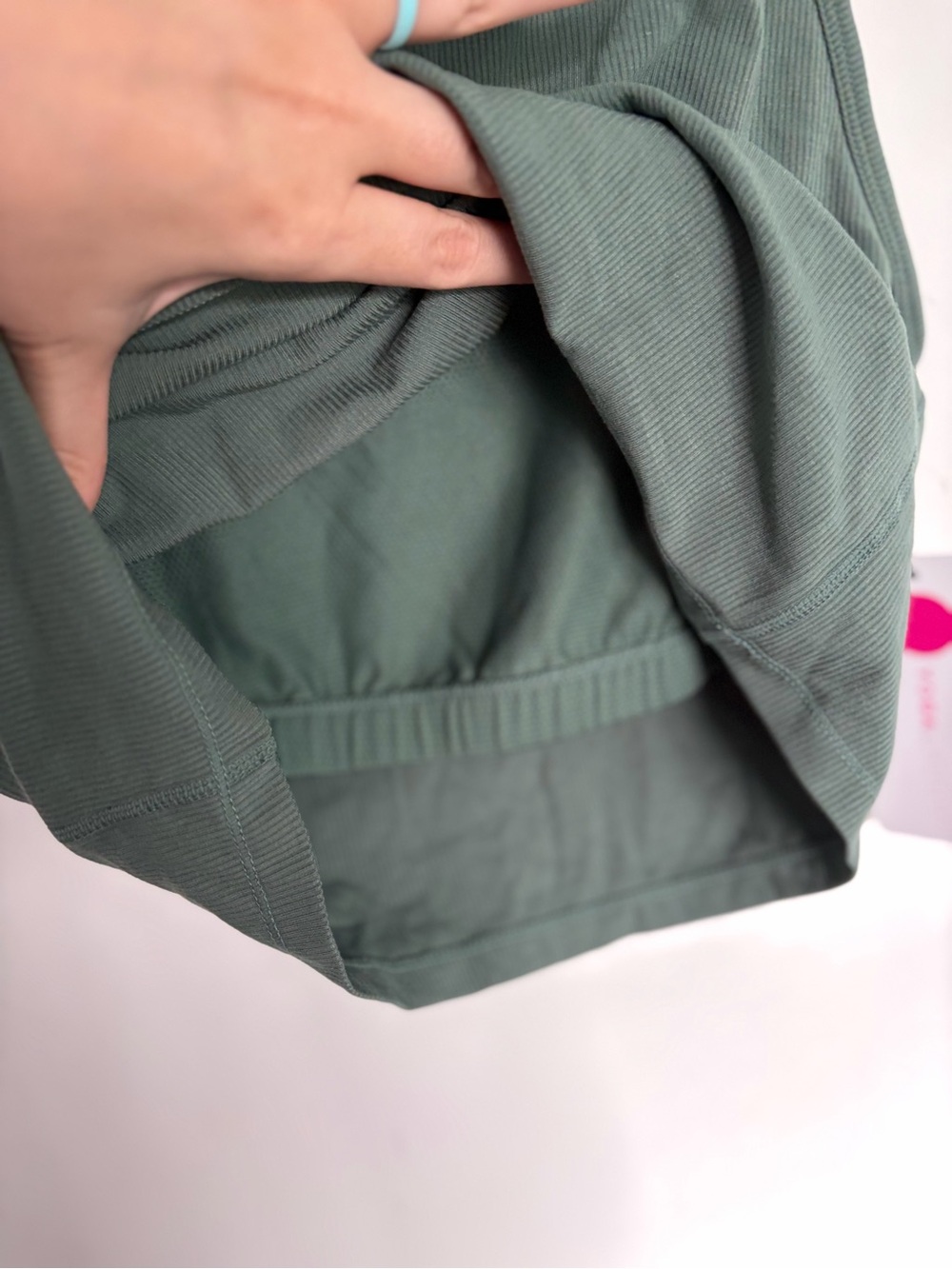 NWT Women’s Yogalicious Green Ribbed Athletic Crop Tank Top with Shelf Bra - Picture 3 of 4